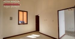 T51 – House in a gated community on the road to San Miguel Dueñas