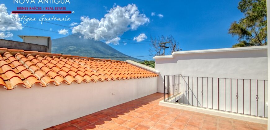 T51 – House in a gated community on the road to San Miguel Dueñas