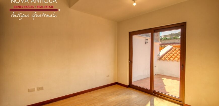 T51 – Casa en residencial carretera hacia San Miguel Dueñas