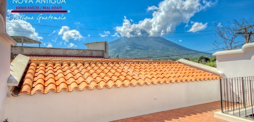 T51 – Casa en residencial carretera hacia San Miguel Dueñas