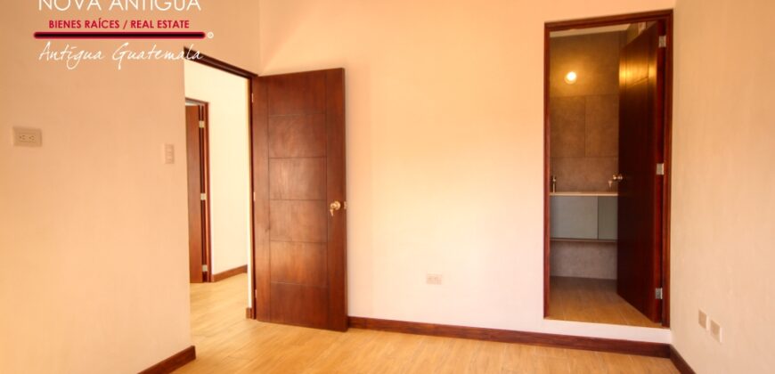 T51 – Casa en residencial carretera hacia San Miguel Dueñas