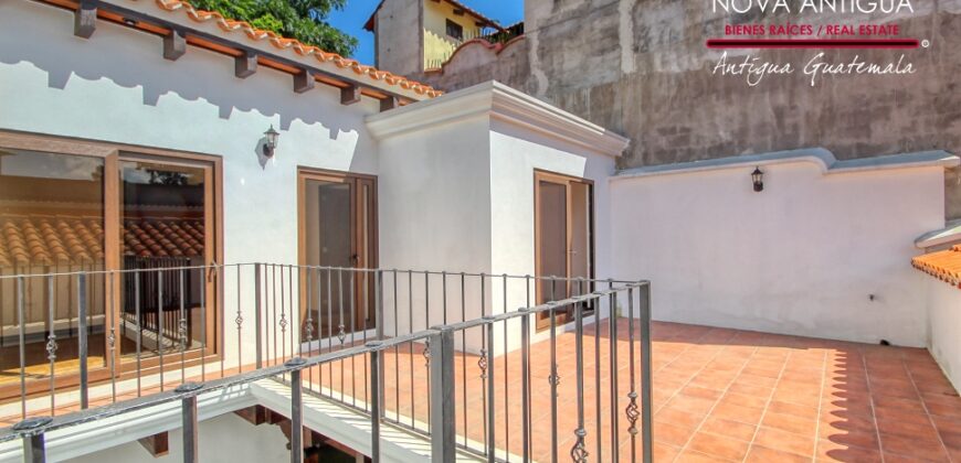 T51 – Casa en residencial carretera hacia San Miguel Dueñas