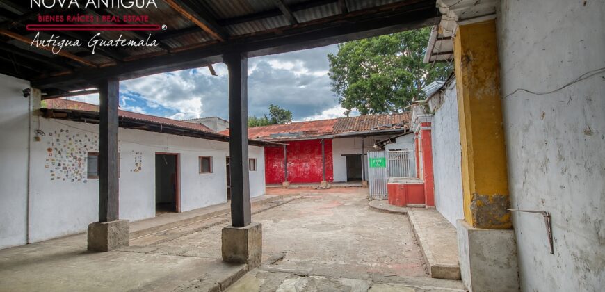 A4253 – Commercial Space in Downtown Antigua Guatemala