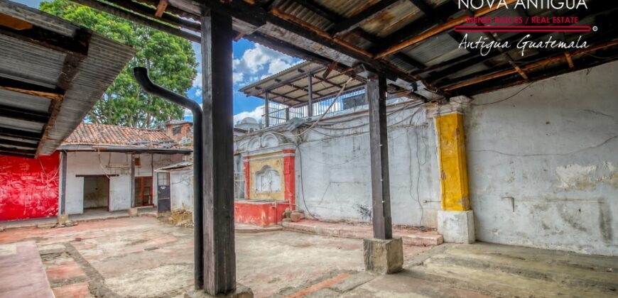 A4253 – Commercial Space in Downtown Antigua Guatemala