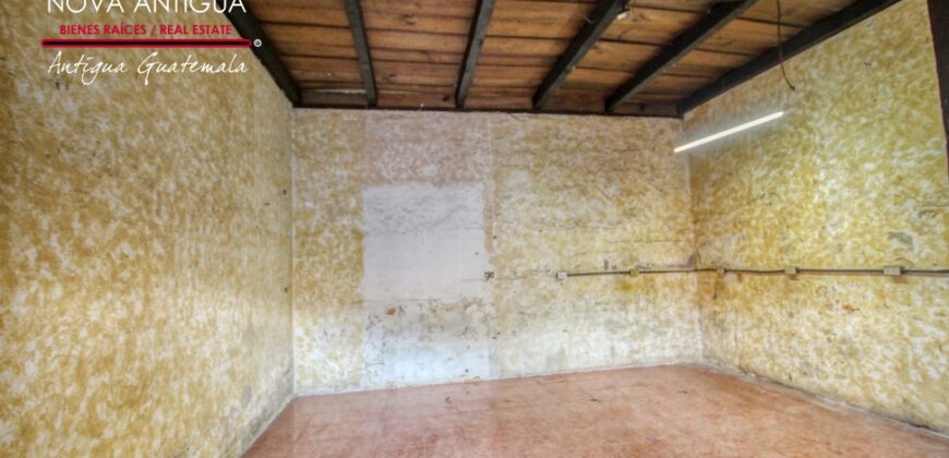 A4253 – Commercial Space in Downtown Antigua Guatemala