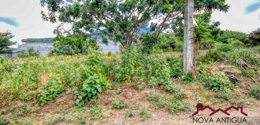 I486 – Land for sale in San Pedro las Huertas, outside a gated community.