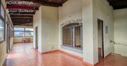 J153-Apartamento con ingreso compartido sin muebles ubicado en Ciudad Vieja