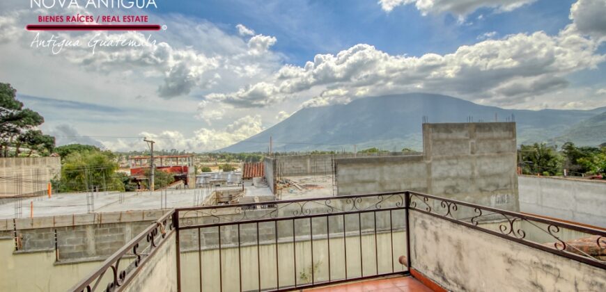 J153-Apartamento con ingreso compartido sin muebles ubicado en Ciudad Vieja