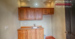 J153-Apartamento con ingreso compartido sin muebles ubicado en Ciudad Vieja