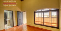 J153-Apartamento con ingreso compartido sin muebles ubicado en Ciudad Vieja