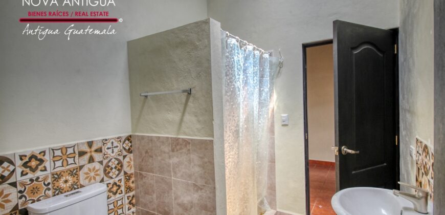 J153-Apartamento con ingreso compartido sin muebles ubicado en Ciudad Vieja