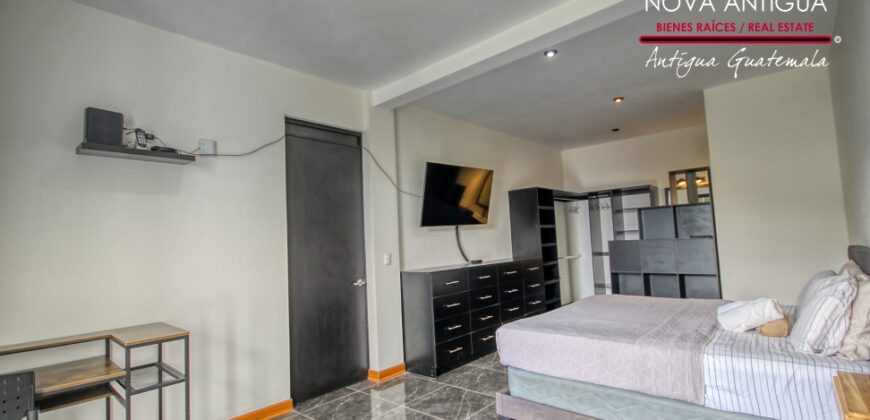 J152 – Spacious furnished house in Ciudad Vieja area in a residential