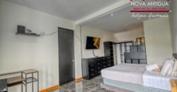 J152 – Amplia casa amueblada en el area de Ciudad Vieja en residencial