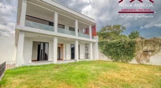 J152 – Spacious furnished house in Ciudad Vieja area in a residential