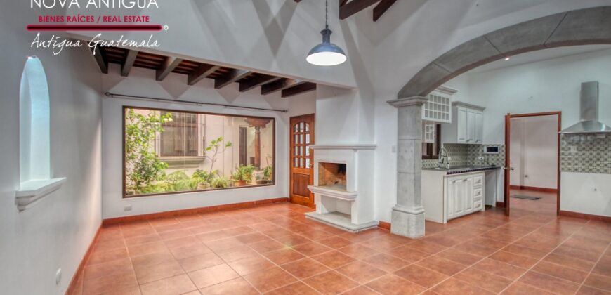 I487 – House in San Pedro las Huertas area