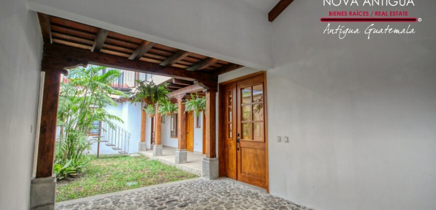 T52- Hermosa casa en residencial en el area de San Miguel Dueñas