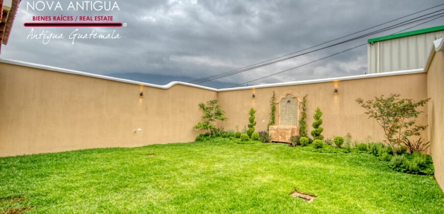 T52- Hermosa casa en residencial en el area de San Miguel Dueñas