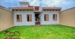 T52- Hermosa casa en residencial en el area de San Miguel Dueñas