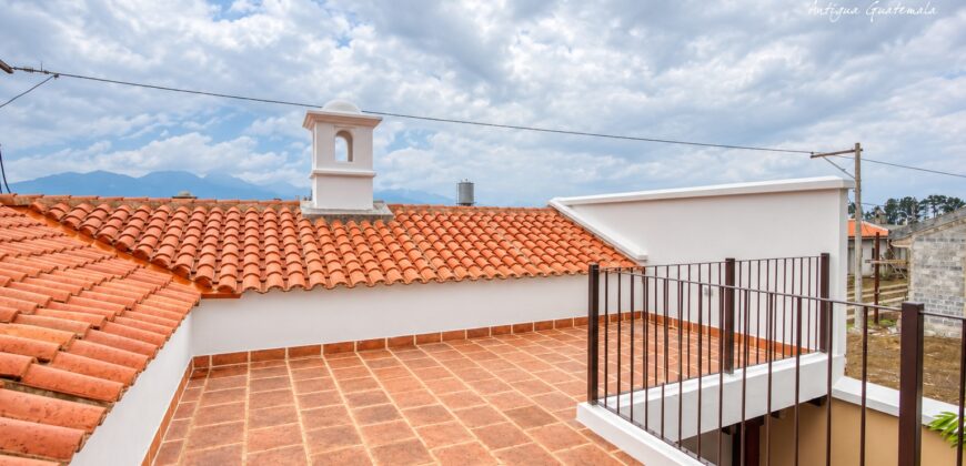 T52- Hermosa casa en residencial en el area de San Miguel Dueñas