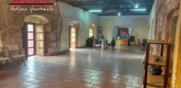 A4256 – Local en renta dentro de plaza comercial