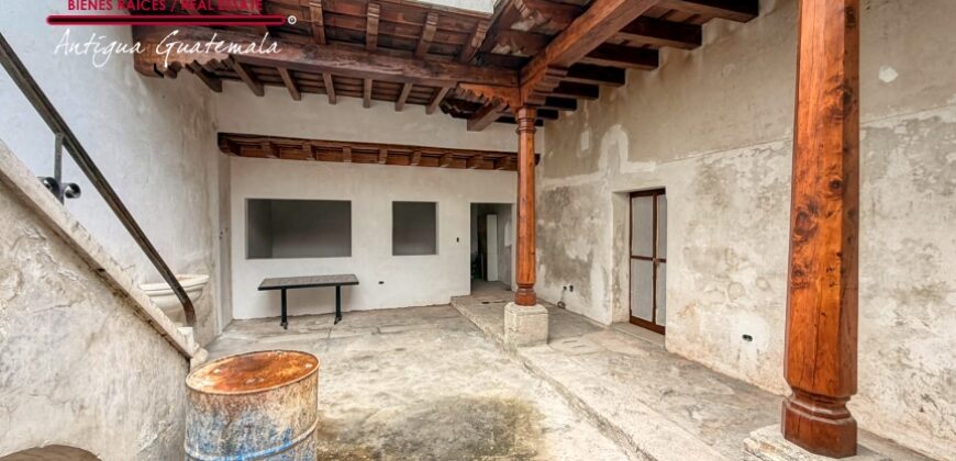A4258 – Commercial Spaces in the Center of Antigua, Guatemala