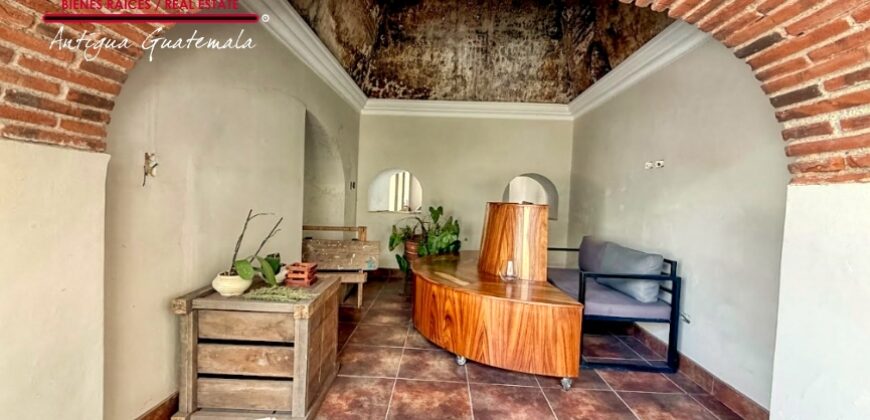 A4258 – Commercial Spaces in the Center of Antigua, Guatemala