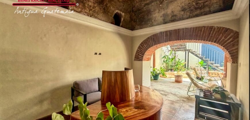 A4258 – Commercial Spaces in the Center of Antigua, Guatemala