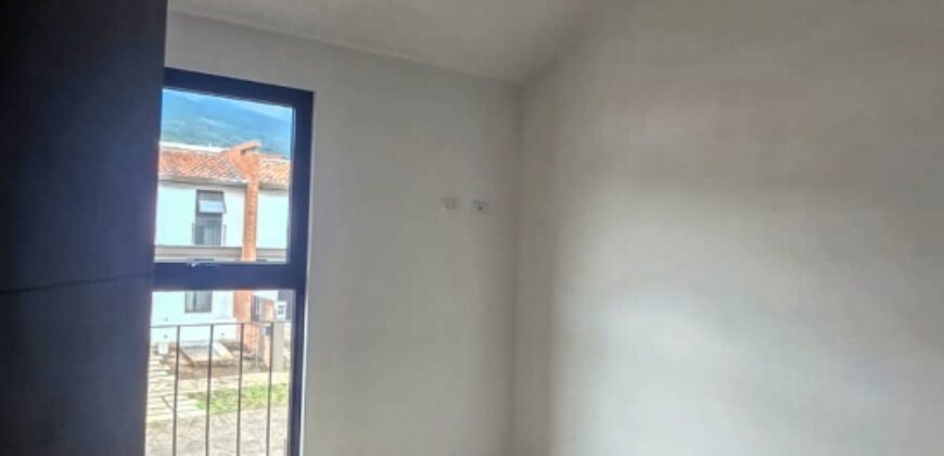 J297 – Casa de 3 habitaciones en renta