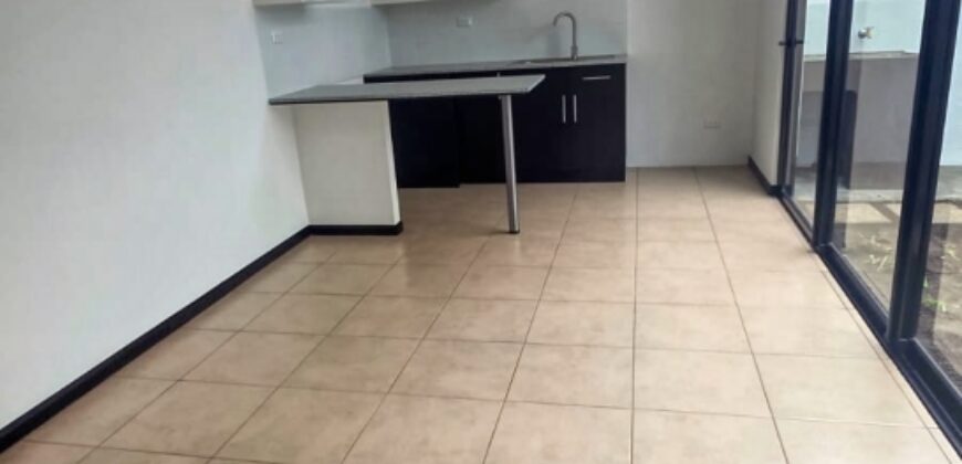 J297 – Casa de 3 habitaciones en renta