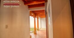 E250 – Cozy apartment in the Santa Ana area