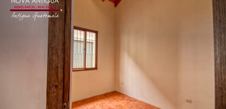 E250- Acogedor apartamento en el area de Santa Ana