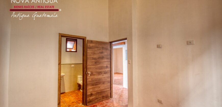 E250- Acogedor apartamento en el area de Santa Ana