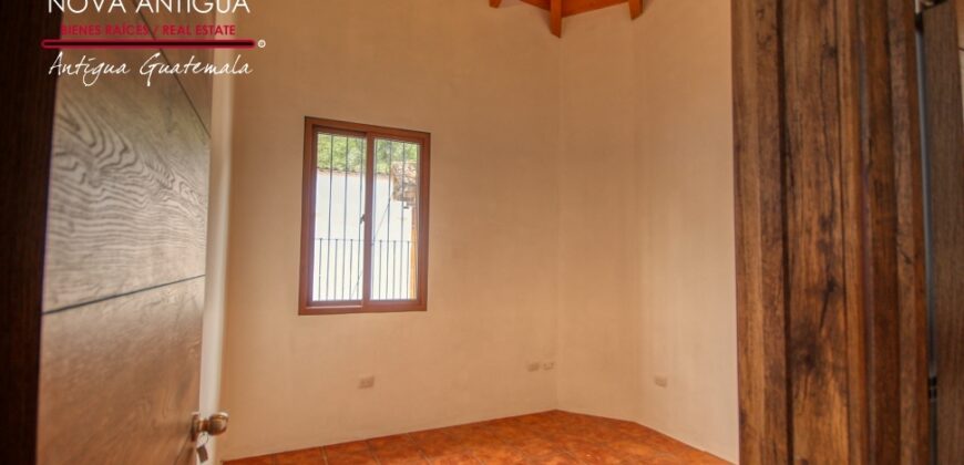 E250 – Cozy apartment in the Santa Ana area