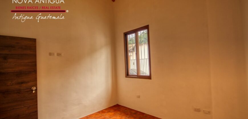 E250- Acogedor apartamento en el area de Santa Ana