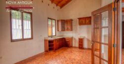 E250 – Cozy apartment in the Santa Ana area