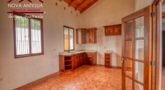 E250- Acogedor apartamento en el area de Santa Ana