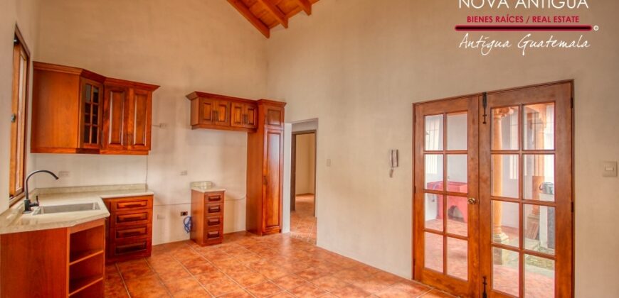 E250- Acogedor apartamento en el area de Santa Ana