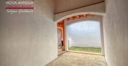 E250- Acogedor apartamento en el area de Santa Ana