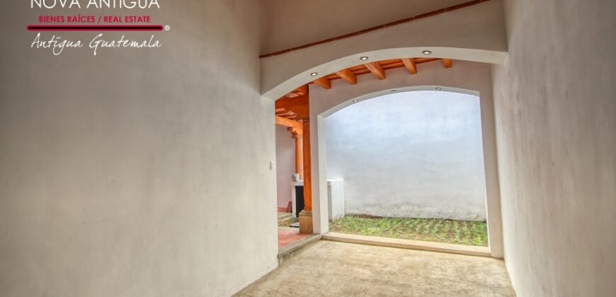 E250- Acogedor apartamento en el area de Santa Ana