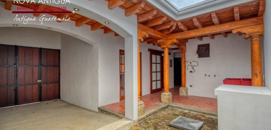 E250- Acogedor apartamento en el area de Santa Ana