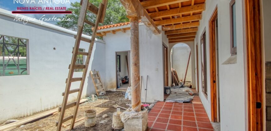 T54 – House under construction in the Hacienda del Comendador residential community