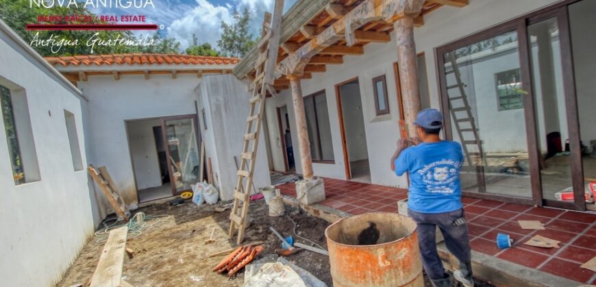 T54 – House under construction in the Hacienda del Comendador residential community