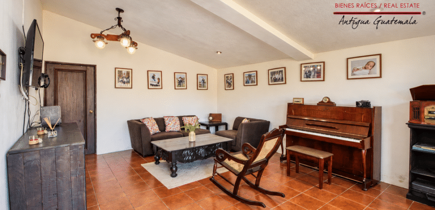 I76 – Cozy 2 bedroom house in small gated Community