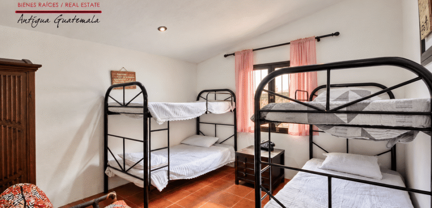 I76 – Cozy 2 bedroom house in small gated Community