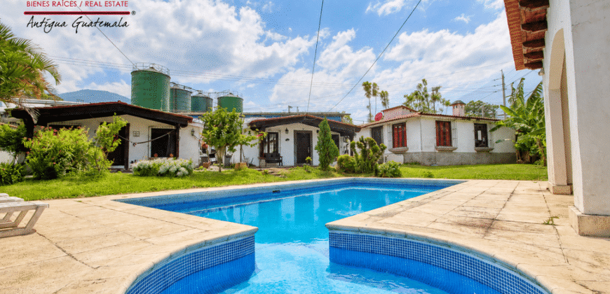 I76 – Cozy 2 bedroom house in small gated Community