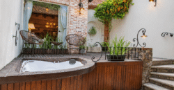 E251 – Encantadora casa colonial amueblada en venta en Santa Ana