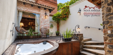 E251 – Encantadora casa colonial amueblada en venta en Santa Ana