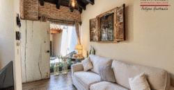 E251 – Encantadora casa colonial amueblada en venta en Santa Ana