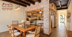E251 – Encantadora casa colonial amueblada en venta en Santa Ana