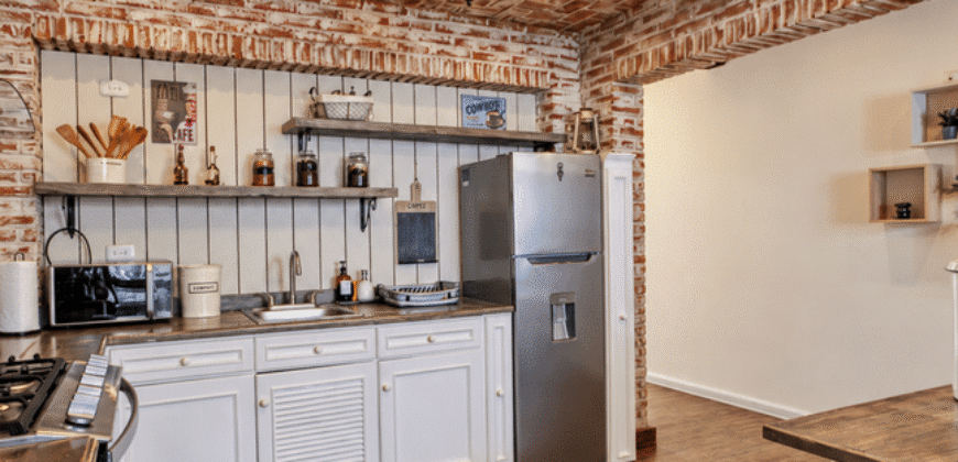 E251 – Encantadora casa colonial amueblada en venta en Santa Ana